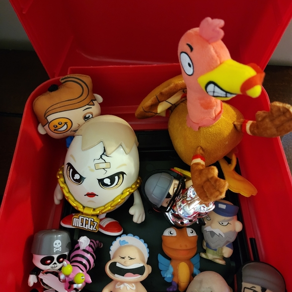 FGTV TV Case with Merch, red - Picture 2 of 3